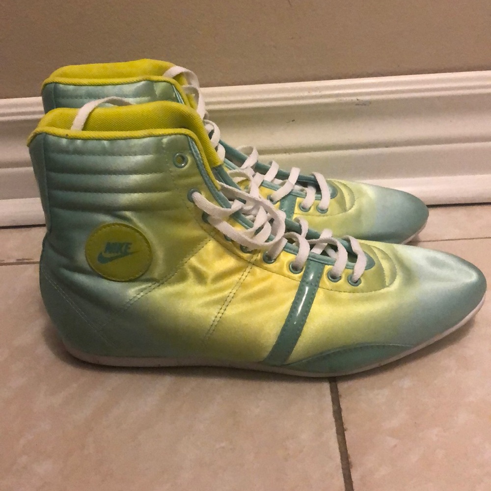 Women’s high top Nike sneakers